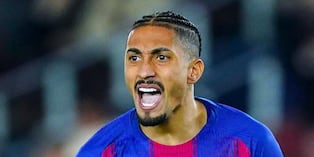 Raphinha no ocultó su molestia por fallo arbitral (Foto: Getty Images)