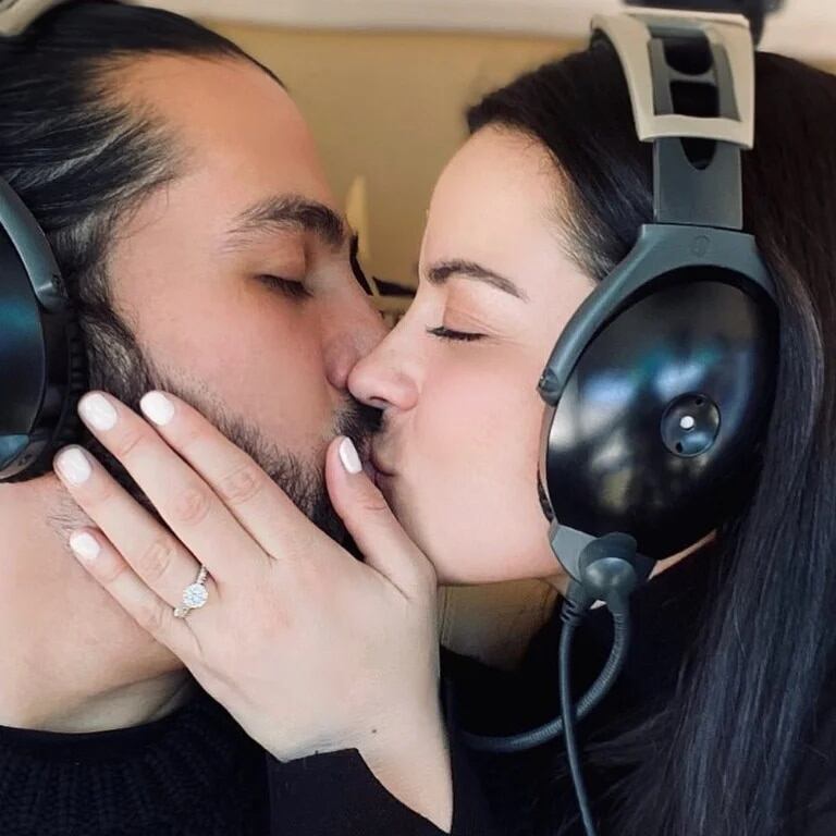 Ambos sellaron su pacto de amor con un beso (Maite Perroni / Instagram)