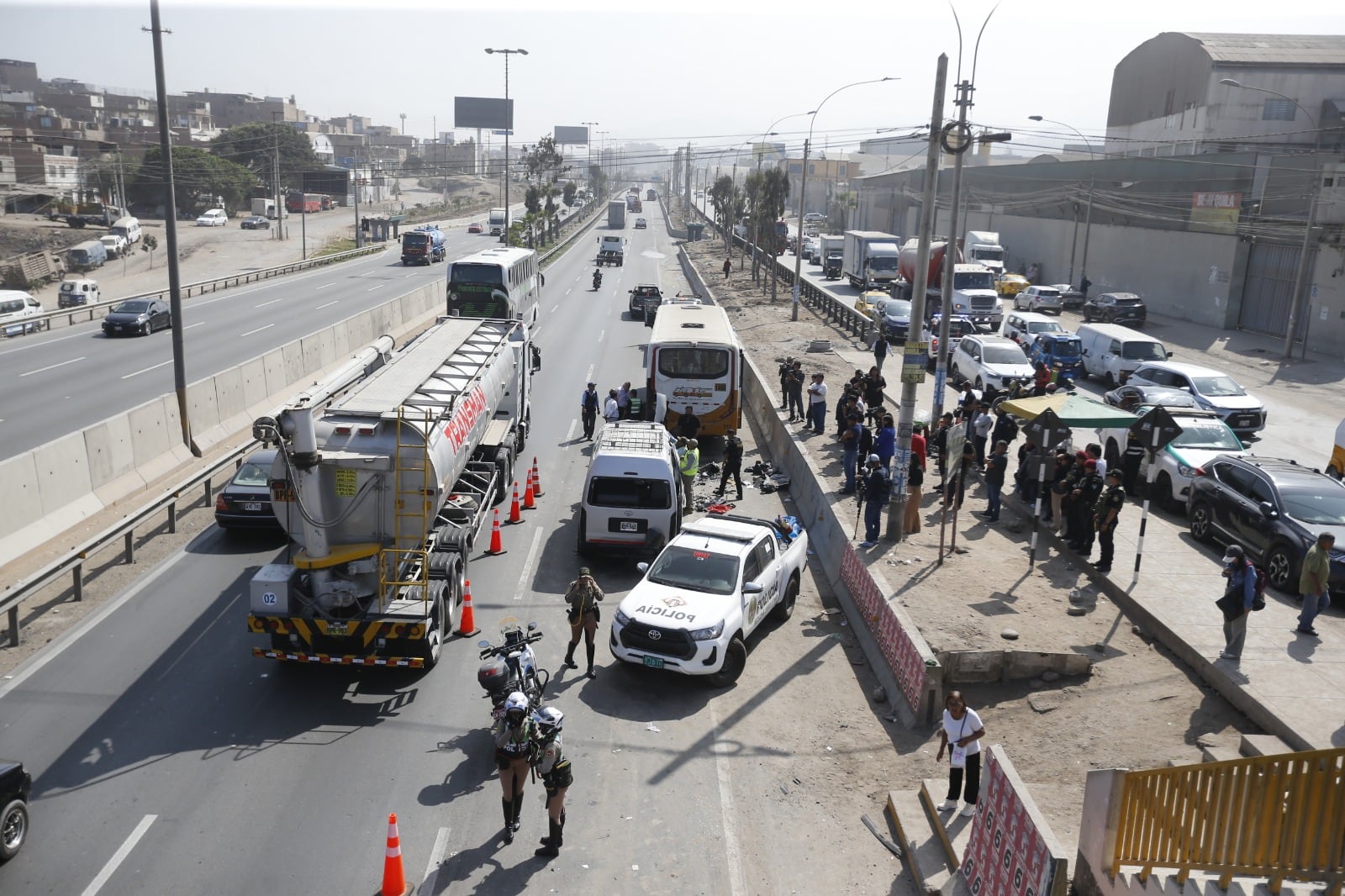 Accidente provocó tráfico vehicular en la zona por varias horas. | Foto: Joseph Ángeles / Diario Trome
