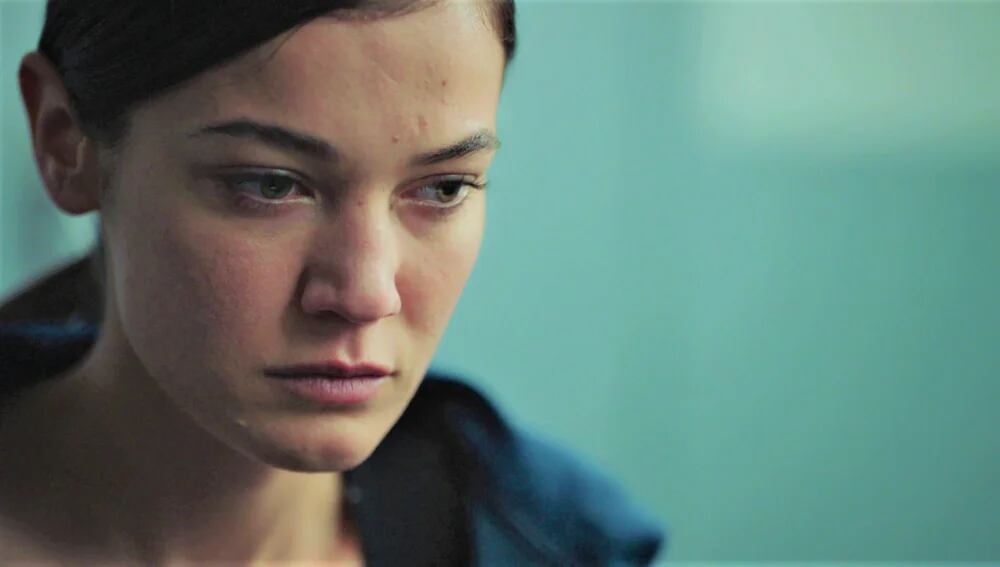 Ceylin tras el salto en el tiempo en la telenovela turca "Secretos de familia" (Foto: Ay Yapım)