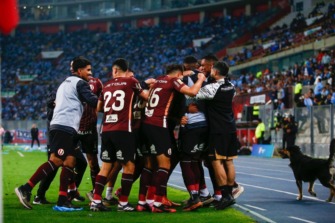 Universitario venció a Cristal en el Nacional y es casi tricampeón.