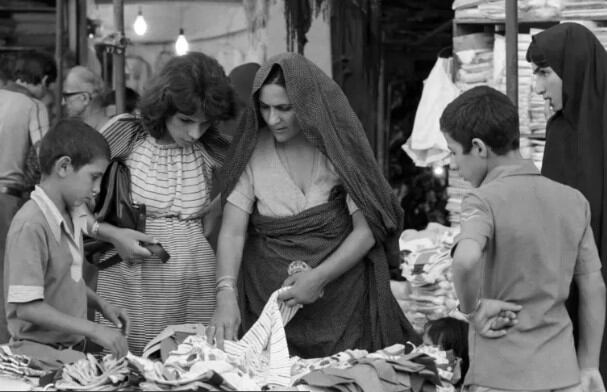 Foto de las mujeres en Irán antes de la Revolución Islámica (Foto: ALAIN MINGAM/GAMMA-RAPHO VIA GETTY IMAGES)