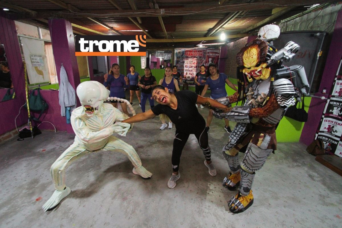 Alien y Depredador peleando por las mamitas. Foto: Trome.