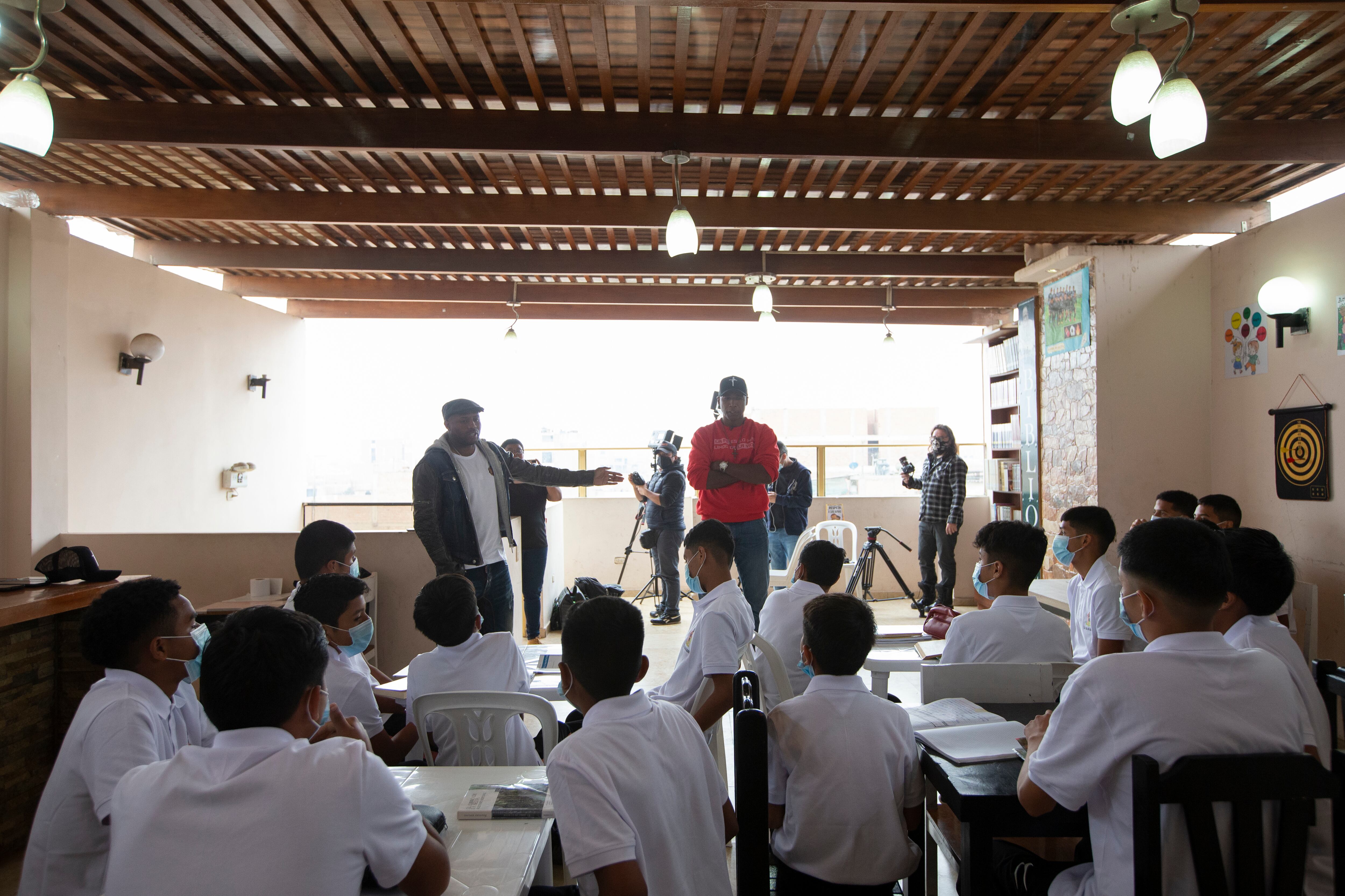 'Cuto' dio una charla a los niños de la casa hogar 'La casa de Alejita', antes de entrevistar a Roberto Guizasola en 'La fe de Cuto'.