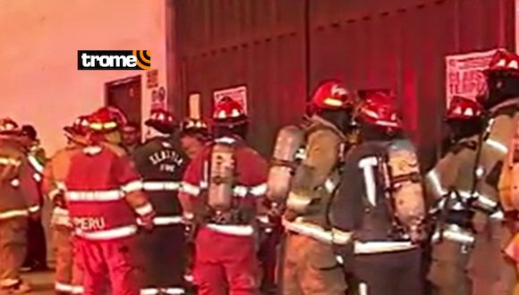 Ocho unidades de bomberos acudieron para controlar la deflagración.