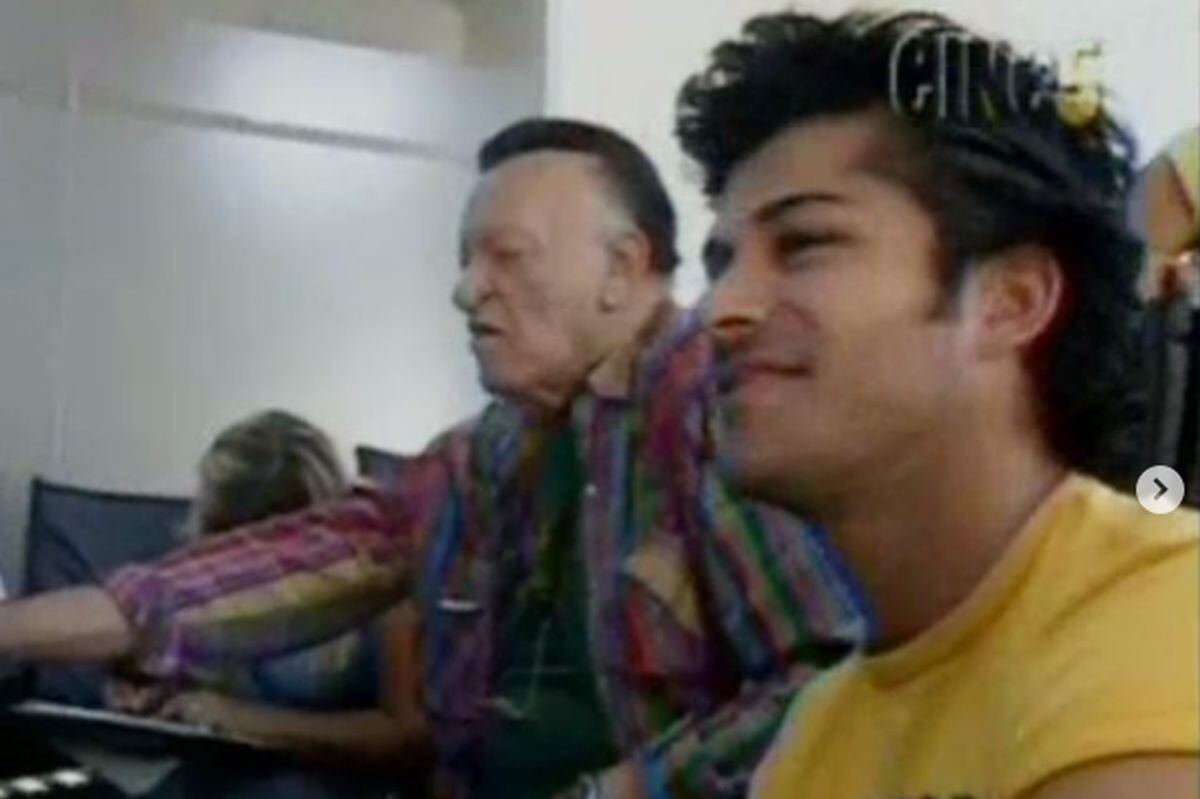 El actor hace más de una década junto a Kartal Tibet. (Foto: Burak Özçivit / Instagram)