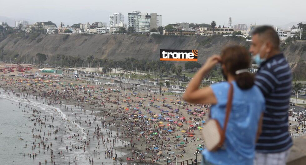 Domingo en playa. Las de Chorrillos estuvieron muy concurridas. (Foto: Julio Reaño / Trome)