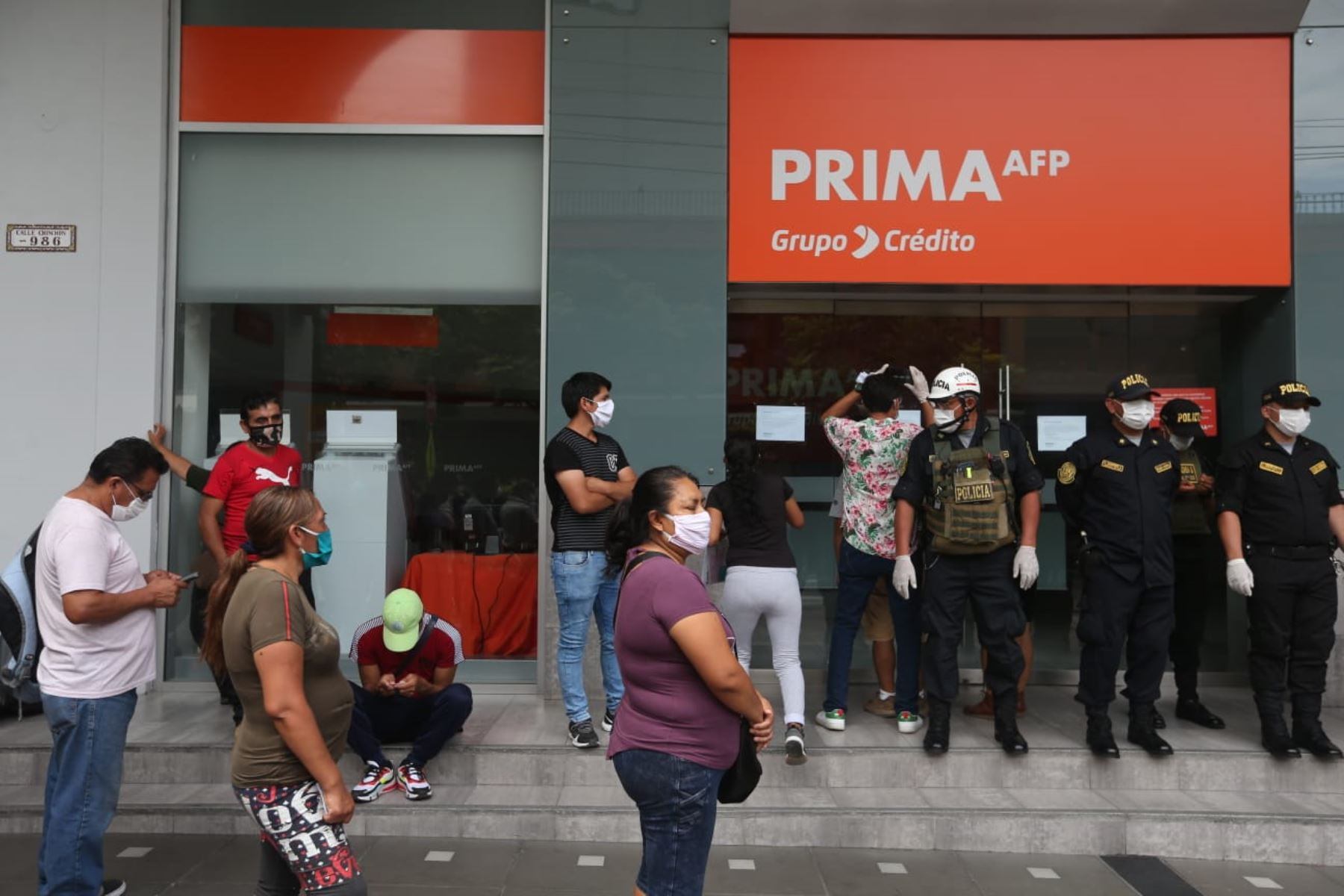 Desde el 11 de enero de 2021, los afiliados que no pudieron solicitar el retiro de hasta 4 UIT de sus fondos de pensiones, iniciaron dicho proceso (Foto: Andina)