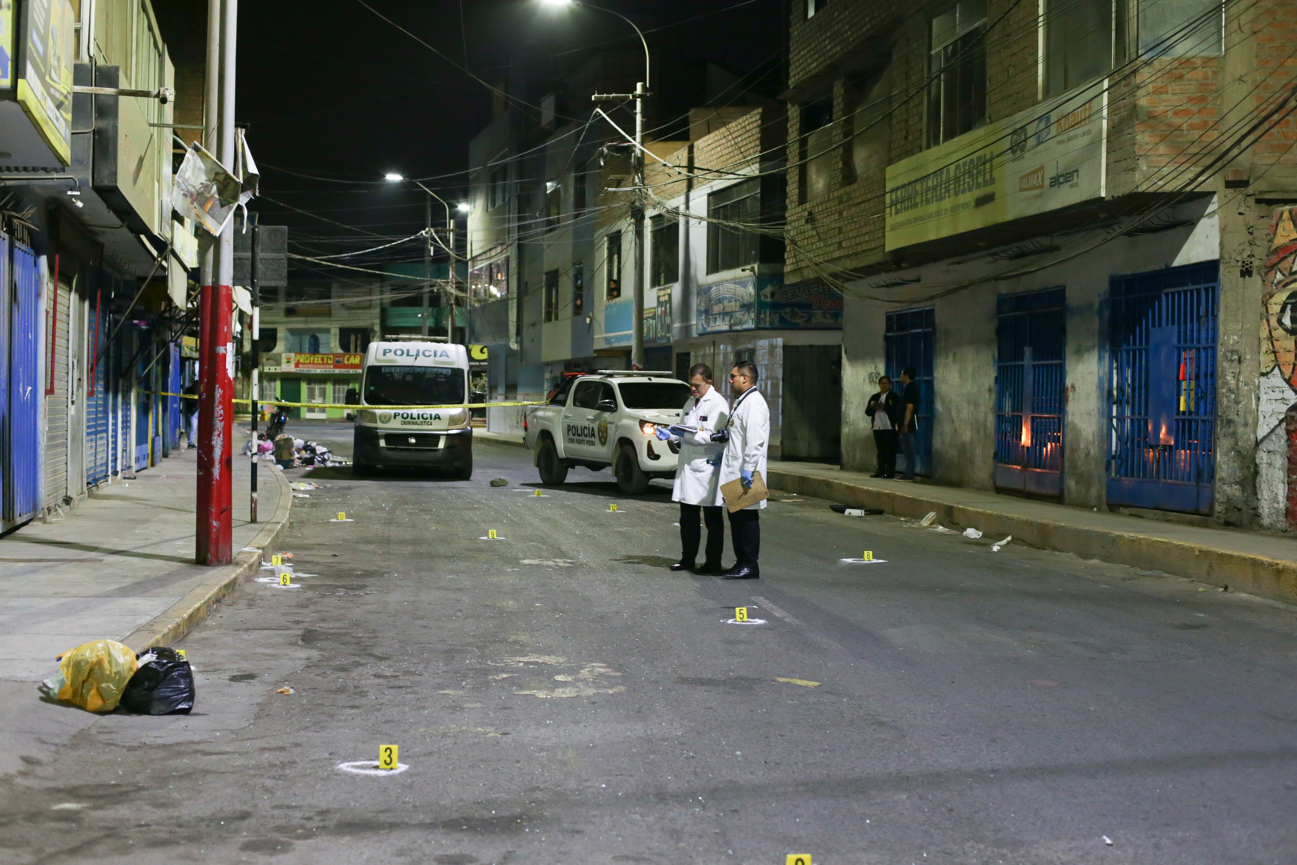 Peritos de Criminalística tomaron huellas de la escena del delito.