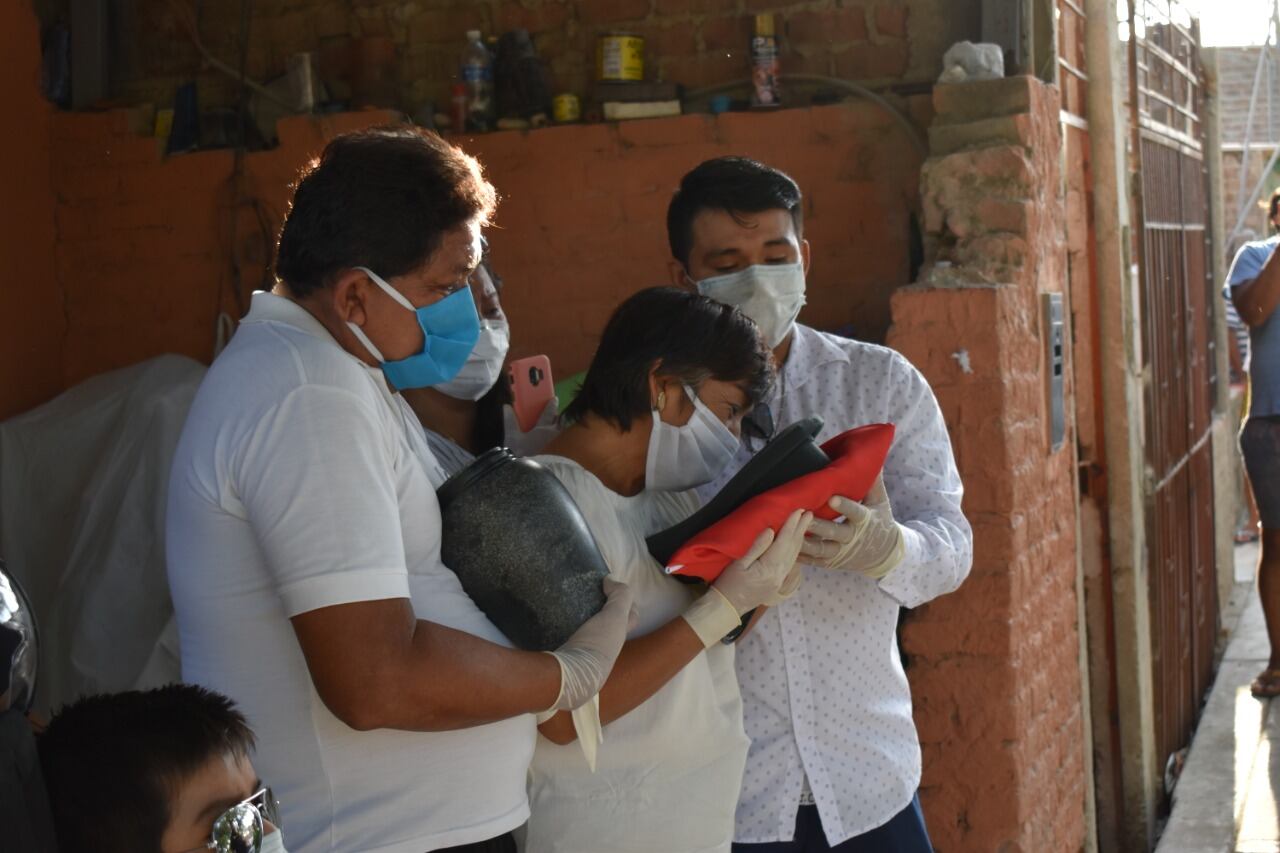 Piura. El dolor de los padres del suboficial Jhonatan Navarro ante esta pérdida. (PNP)