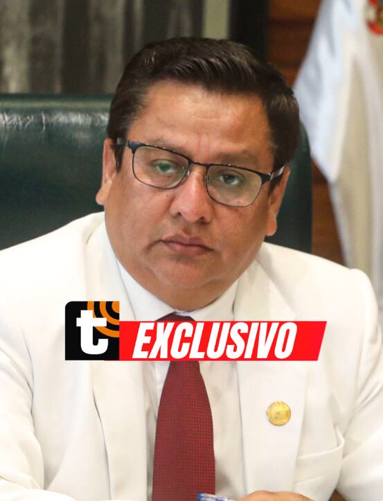 Ministro de Salud César Vásquez