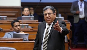 Pepitas de Trome: Congresista Flores Ancachi impulsa proyecto de ley para que malos choferes puedan obtener una nueva licencia de conducir
