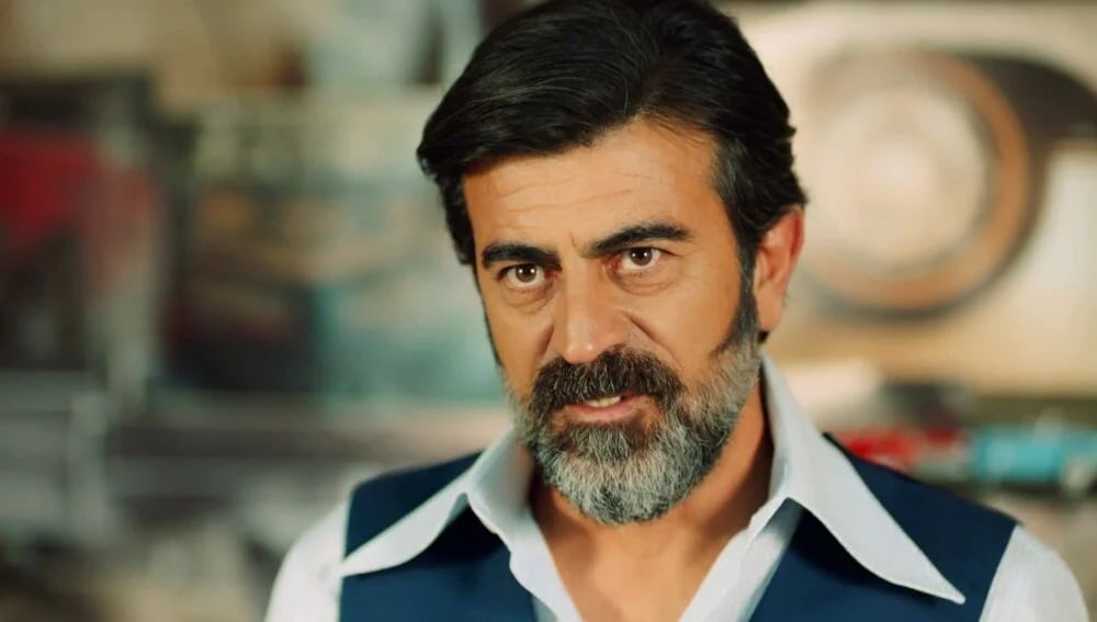 El actor turco Erkan Bektaş en el papel de Abdülkadir Keskin en “Tierra amarga” (Foto: Tims & B Productions)