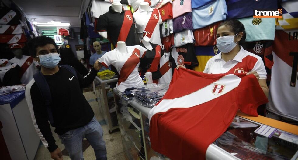 Triunfo de la selección peruana levanta ventas de comerciantes en Gamarra y Mesa Redonda (Joel Alonzo / Trome)