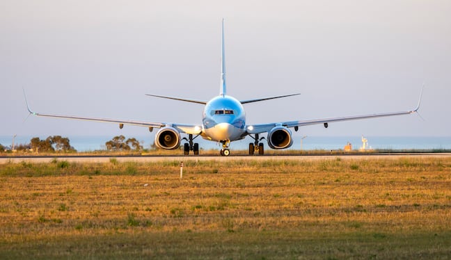 El aterrizaje es la fase final de un vuelo en la que una aeronave desciende y se posa sobre una superficie firme. Foto: Istock