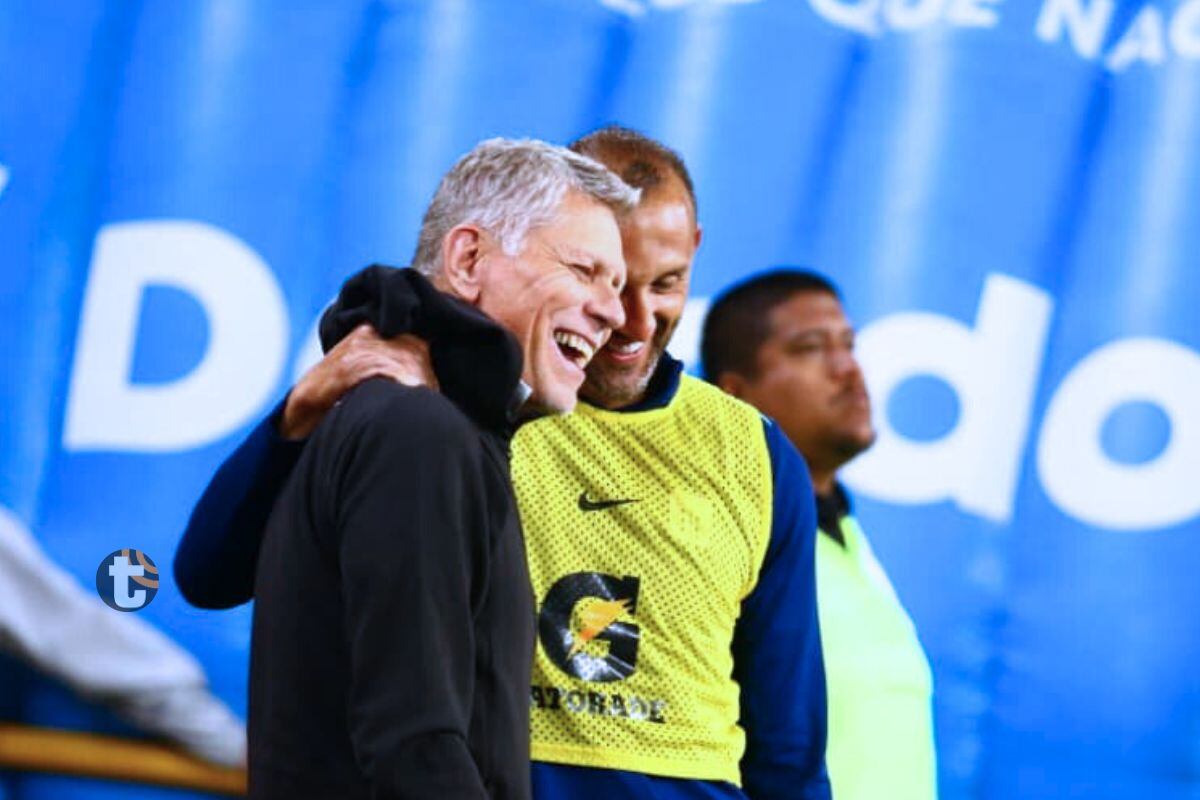 Hernán Barcos y Paulom AUtuori en imagen que ilusiona a los hinchas celestes (Foto: GEC