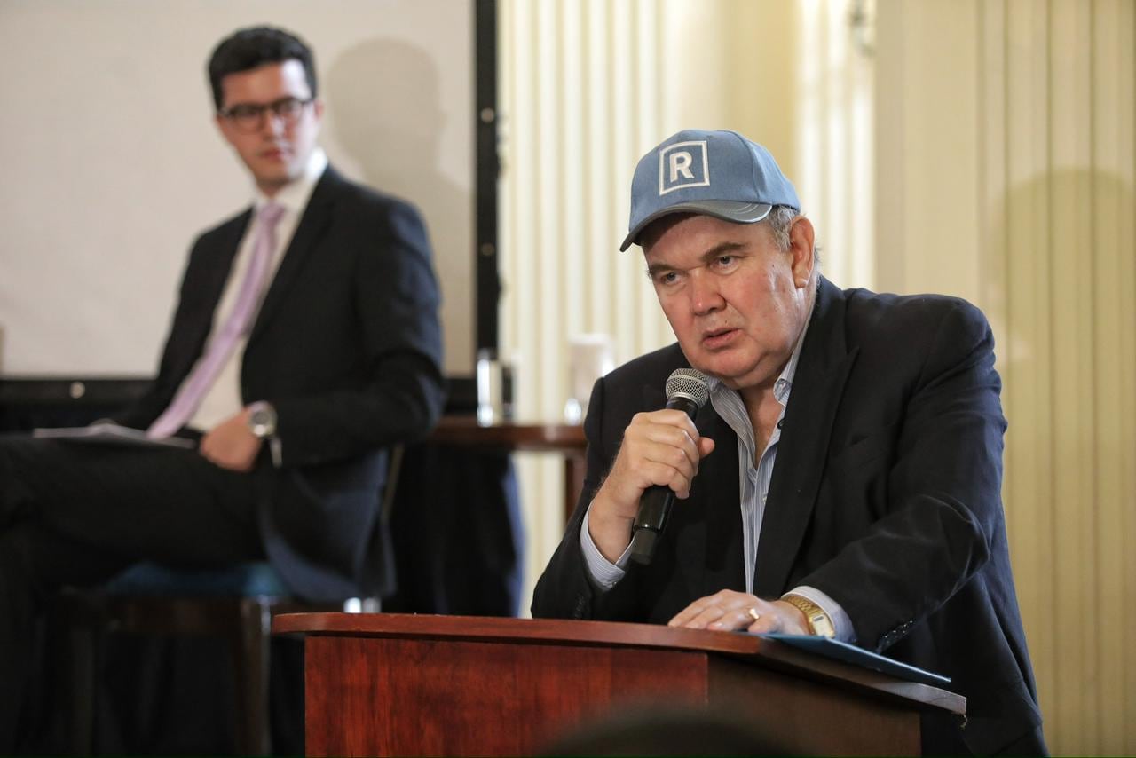 Sheput asegura que Rafael López Aliaga se ha estancado, y ahora le recomienda renunciar y sumarse a la campaña de Carlos Álvarez.