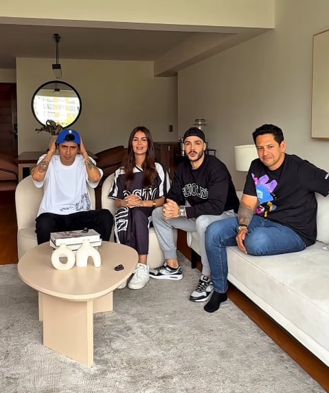 Laura Spoya, Mario Irivarren y Gerardo Pe junto a Abneer Robles, quien fuera productor de 'La Manada'.