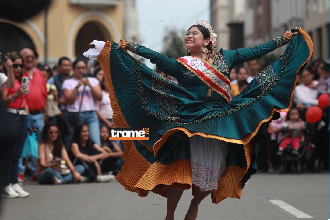 Marinera y tondero engalanaron la Plaza Mayor de Lima. (Entrevista: Isabel Medina / Foto: Alessandro Currarino / Trome).