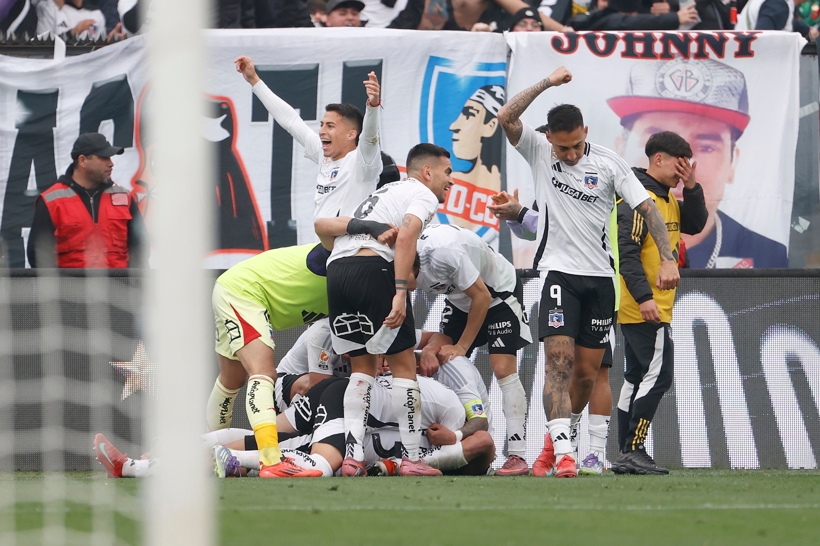 Colo-Colo derrotó a la 'U' de Chile con solitario tanto de Vicente Pizarro. (AFP)