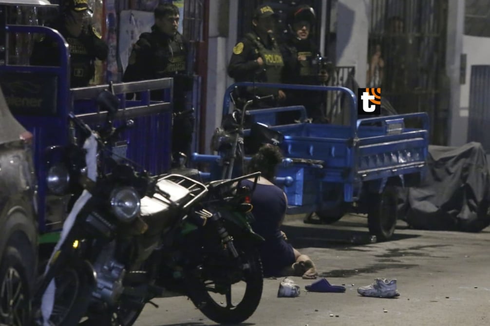 Parejas de las víctimas llegaron hasta el lugar y protagonizaron desgarradoras escenas de dolor.