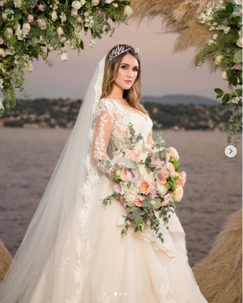 Dulce María muestra los tres vestidos que usó para su boda (Foto: Instagram)