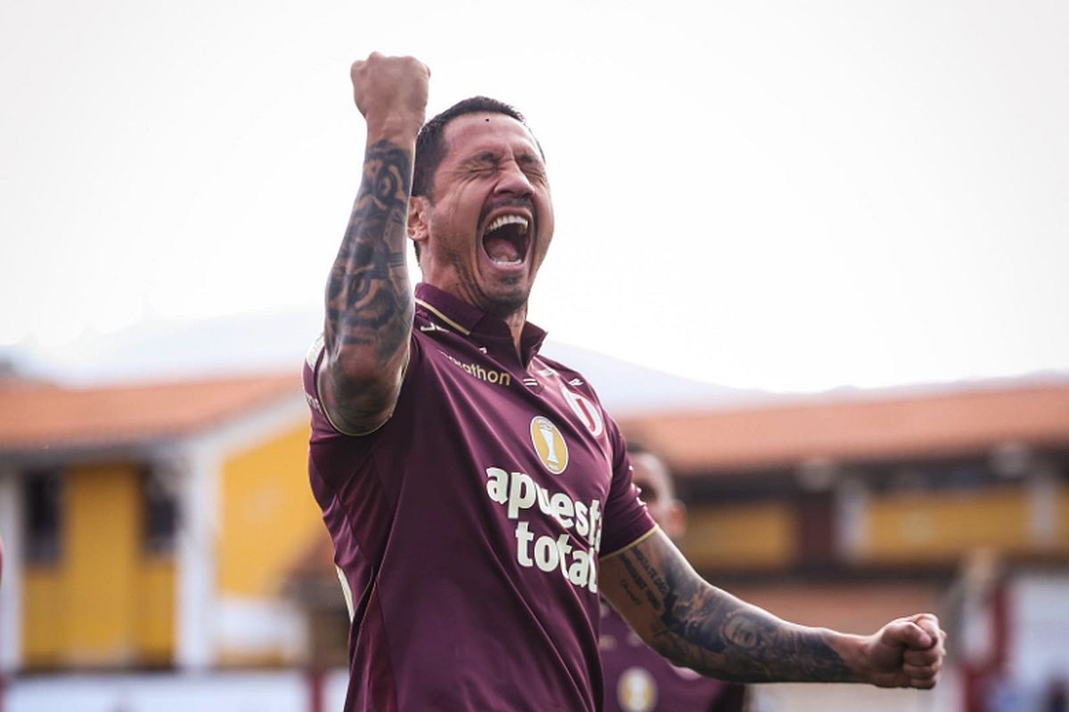 Gianluca Lapadula celebra el tercer gol de Universitario sobre FC Cajamarca | Foto: Club Universitario de Deportes / Facebook