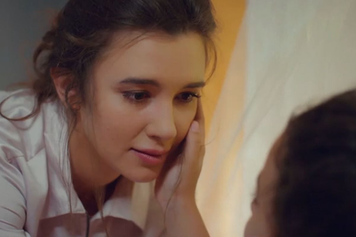 Candan y Öykü tienen su momento de madre e hija (Foto: Med Yapım)