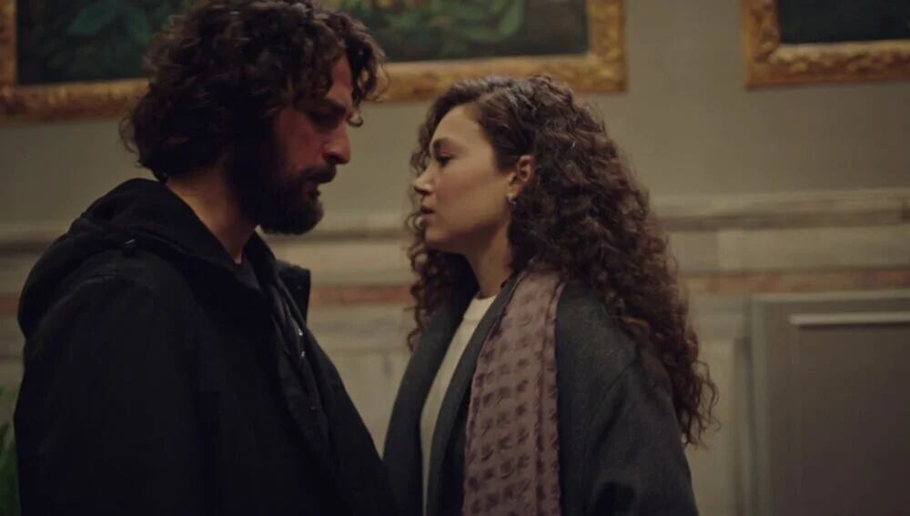 Rüya intenta besar a Han (Foto: OGM Pictures)