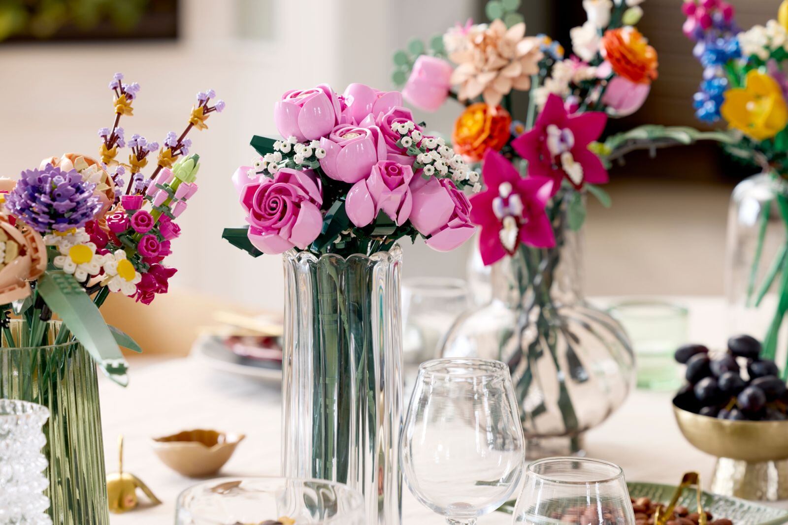 Los tonos vivos generan un ambiente alegre que acompaña perfectamente las reuniones de temporada.