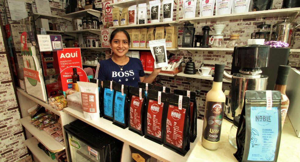 Al inicio, Esther Linarez Sangama ofrecía en su local café envasado, bebidas preparadas y postres. Foto: Trome.