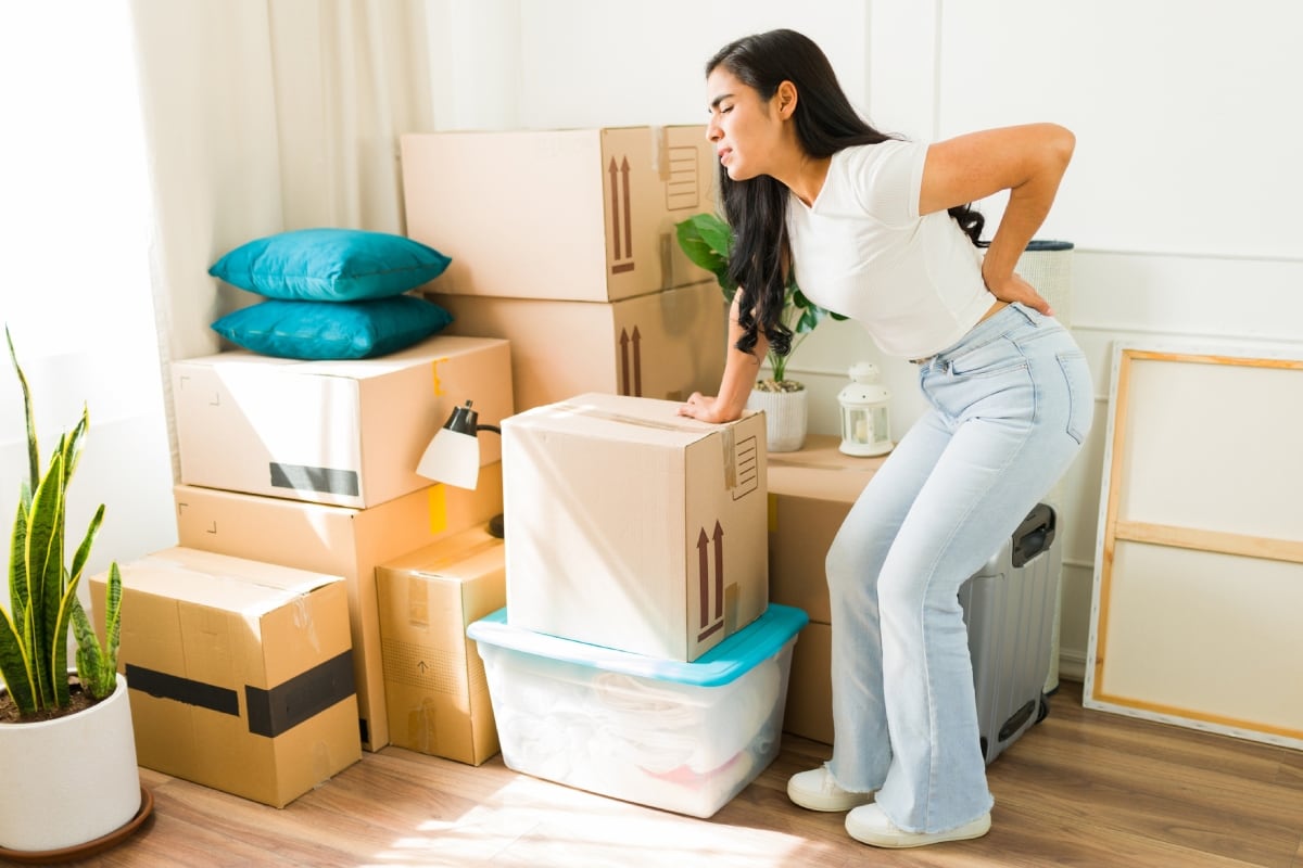 Conoce las causas de la lumbalgia, los factores de riesgo y cómo prevenir el dolor lumbar antes de que afecte tu calidad de vida. Foto: Istock.