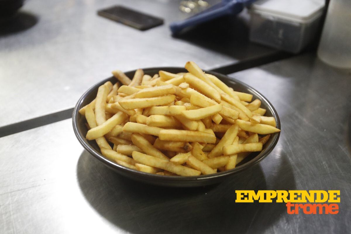 Las papitas Huamantanga son las mejores para acompañar el pollito a la brasa. Foto: César Campos.