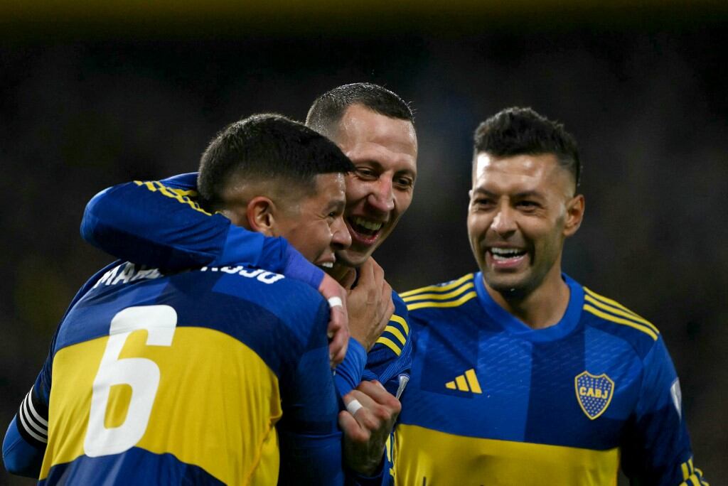 Marcos Rojo también podría sumarse a la lista de bajas en Boca Juniors (Photo by Luis ROBAYO / AFP)