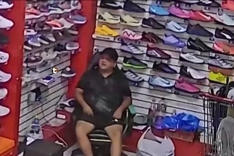 ¡Lo liberan y vuelve a robar al mismo sitio! Trabajador acusado de llevarse S/ 140 mil en zapatillas ahor...