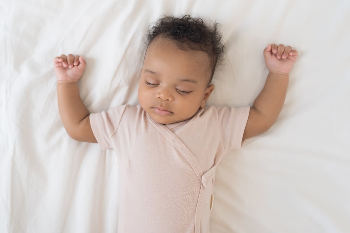 Es normal que los recién nacidos prefieran dormir de día y no de noche. Foto: Istock.