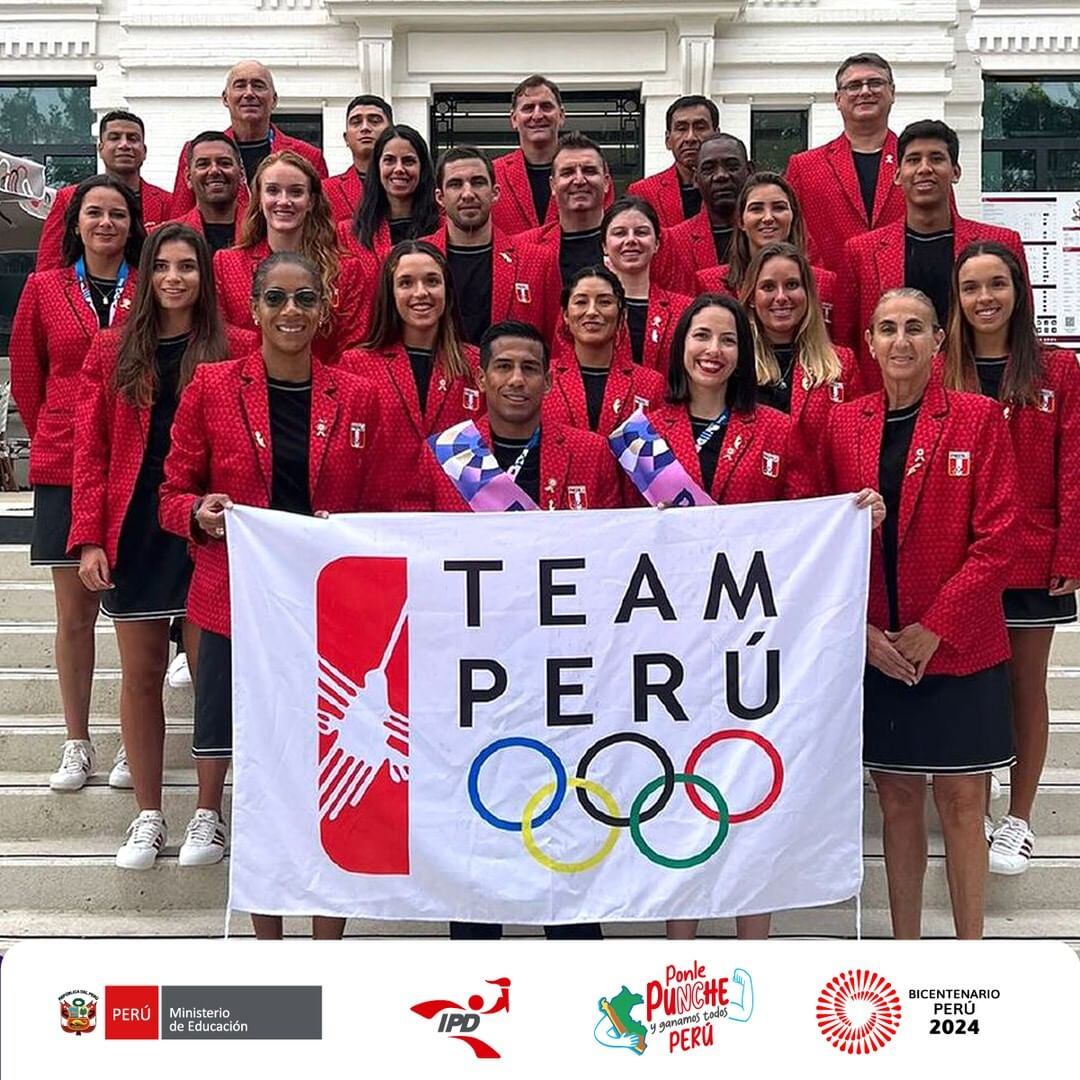 Deportistas peruanos listos para el desfile en la inauguración de los Juegos Olímpicos París 2024-
