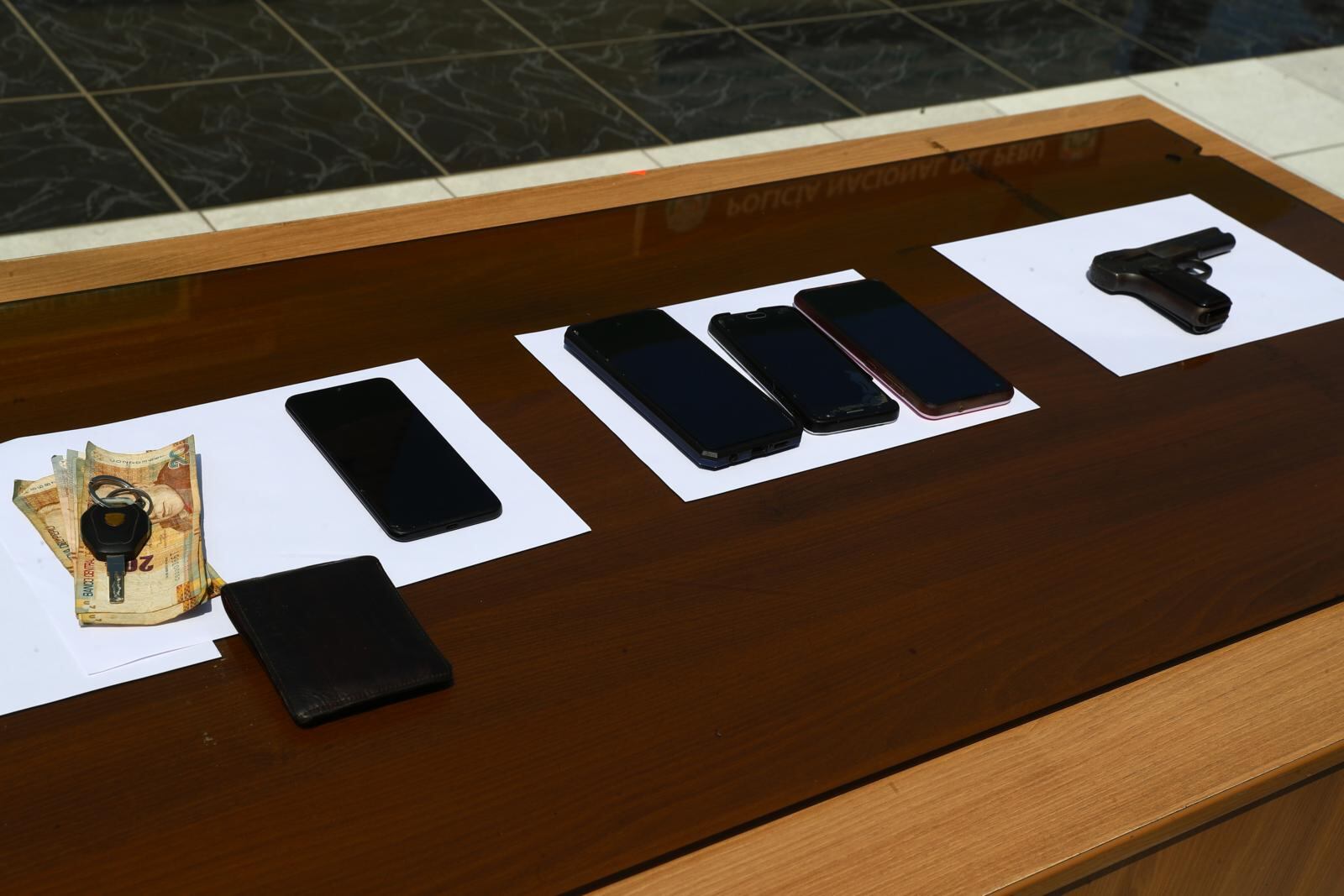 Intervenido tenía una pistola y los celulares robados. | Foto: Hugo Curotto