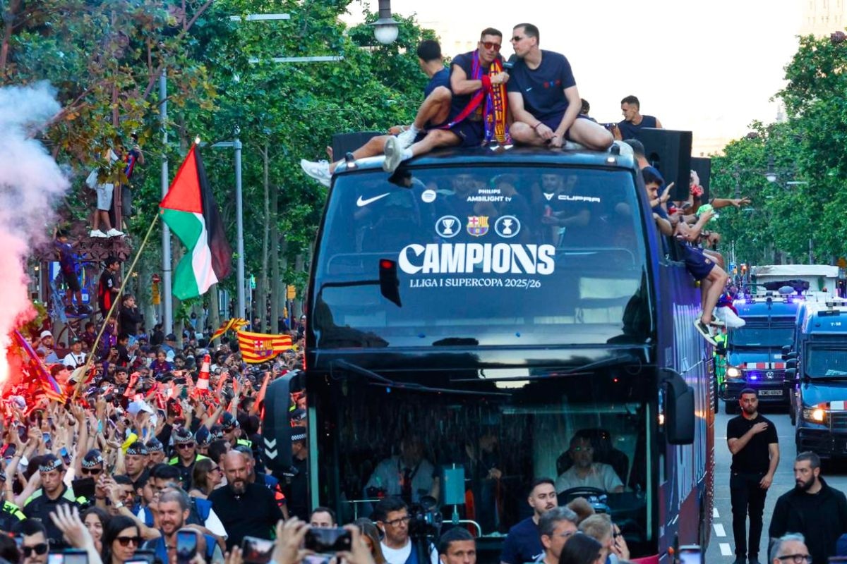 Jugadores recibieron el cariño de la hinchadas en las calles (Foto: AFP)
