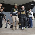 Jackson Mora y su hermana fueron trasladados a la Fiscalía de La Molina: En las próximas horas definen si seguirán detenidos por presunto fraude