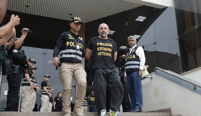Jackson Mora y su hermana son trasladados a la Fiscalía de La Molina
