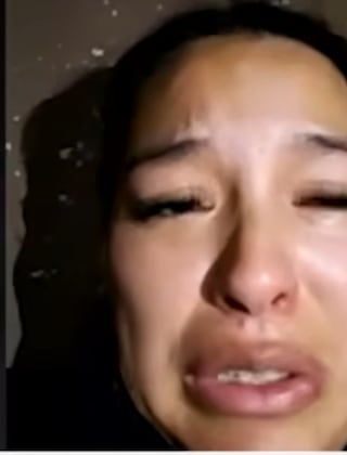 ‘China Yessenia’ reaparece desde la clandestinidad y rompe en llanto: “Extraño a mis hijos”