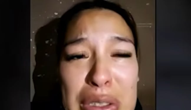 ‘China Yessenia’ reaparece desde la clandestinidad y rompe en llanto