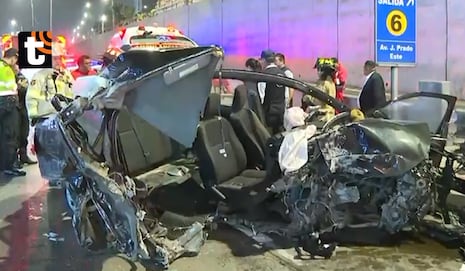 ¡Terrible accidente en San Isidro! Auto da vueltas de campana y queda completamente destrozado en la Vía ...
