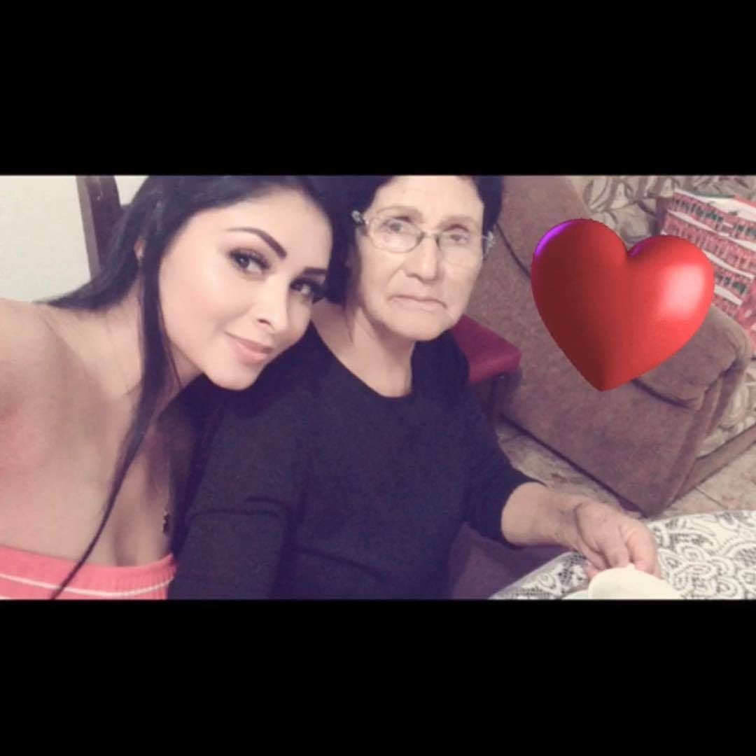 Pamela Franco y su mamita