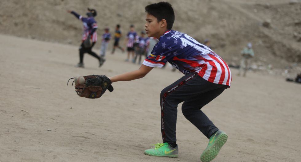 Béisbol en Ate. Fotos: Trome.