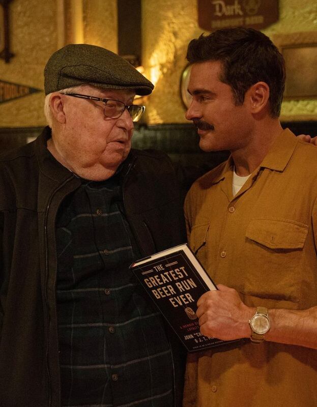 Zac Efron estuvo junto a John "Chickie" Donohu, hombre que regaló cervezas en 1967 a soldados de Estados Unidos. (Foto: @zacefron / Instagram)