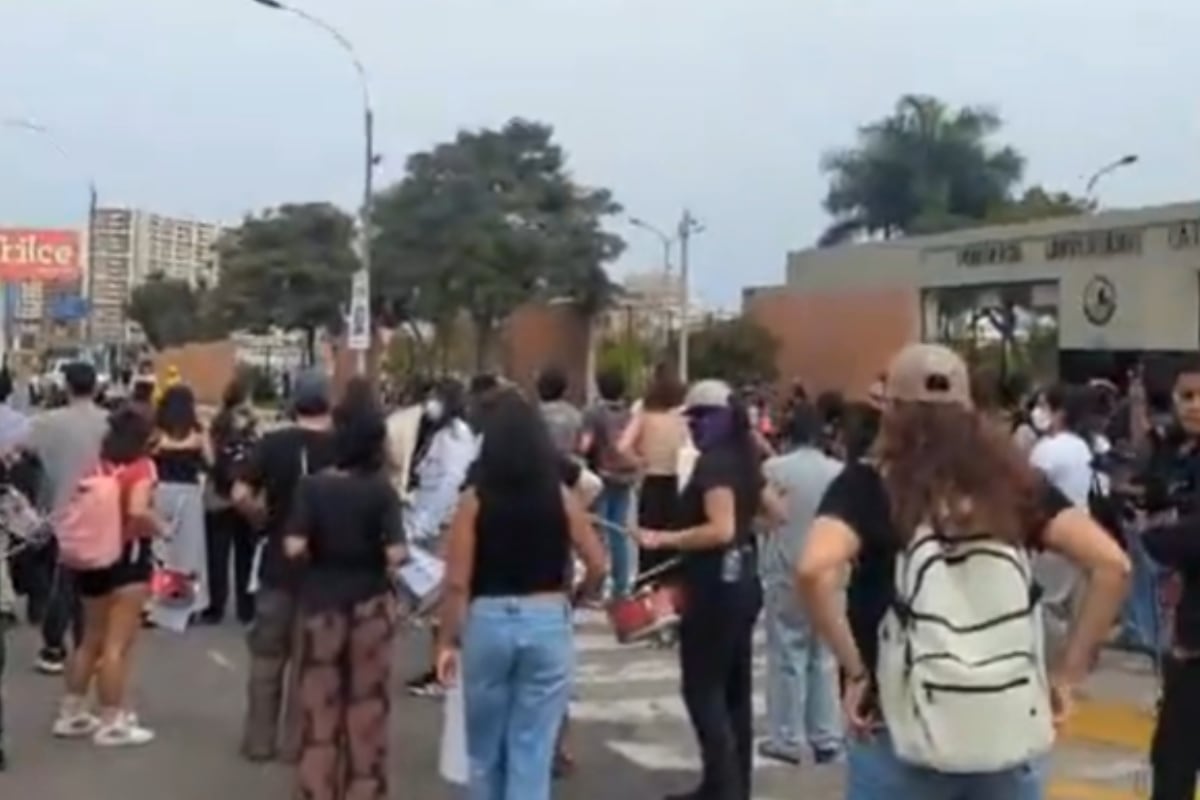 Estudiantes de la PUCP cuestionan nueva estructura de pensiones y realizan movilización en San Miguel. (Foto: Captura/X/Epicentro.TV)