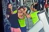 Dos mujeres se agarran a golpes por usar primero una máquina de pesas en el gimnasio