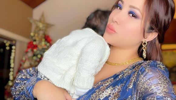 Leslie Castillo regala ropa de su bebé